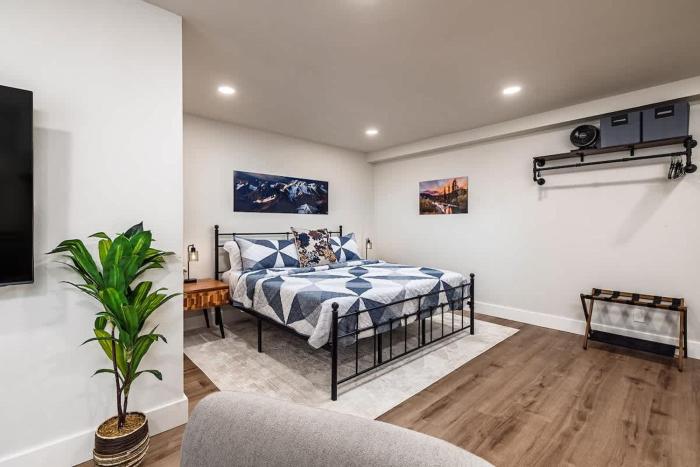 King Bed Studio-Downtown Getaway