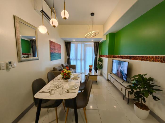 2BR Uptown BGC-22Floor view and near Mitsukoshi, Uptown Mall, and Restaurants