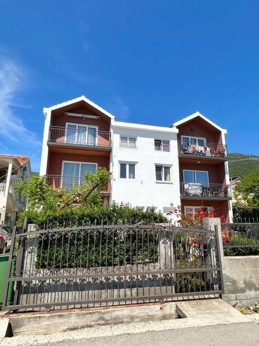 Seaside Apartments