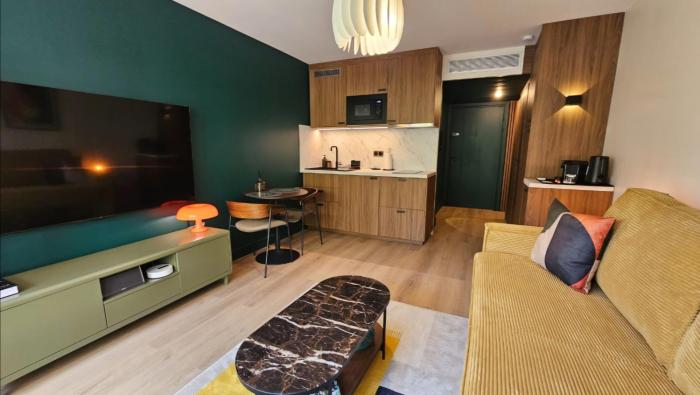 Studio Golfe Juan bord de mer - parking & piscine