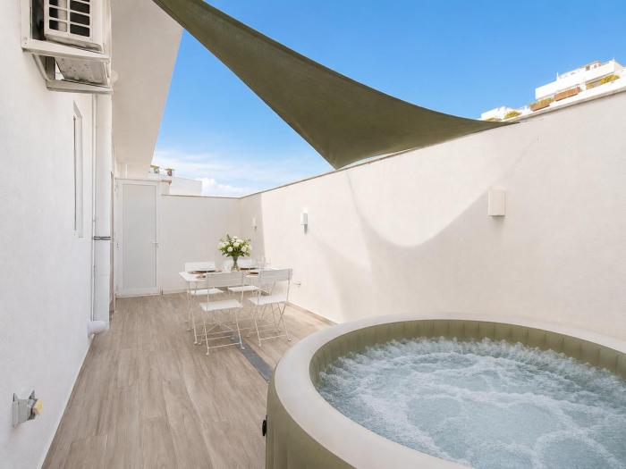 3-Bedroom with Jacuzzi & Private Terrace
