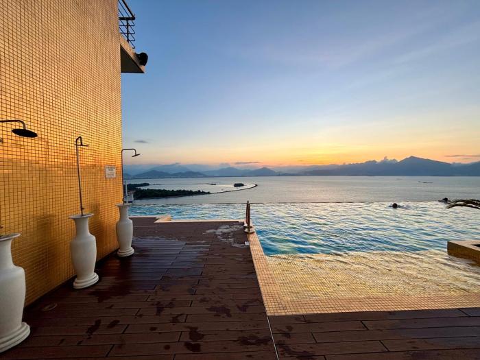 Golden Bay View Apartment