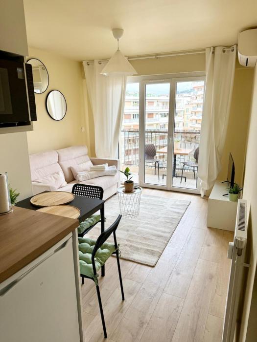 Charmant studio neuf proche centre et plages