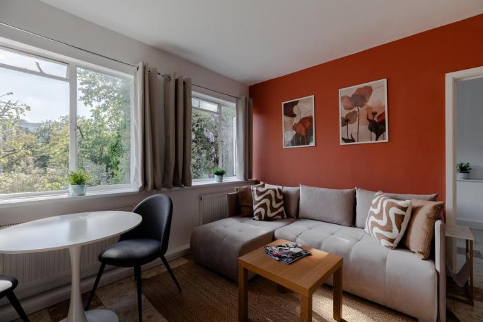 Earls Court 1BR with Lovely Garden View