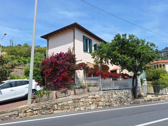 Villino sul Mare Aregai Accesso Diretto Spiaggia & Pista Ciclabile
