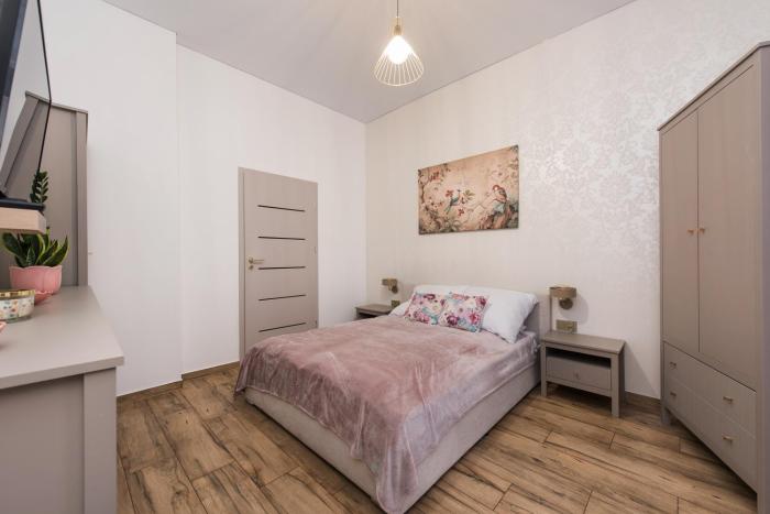 RETRO STATiON APARTMENT