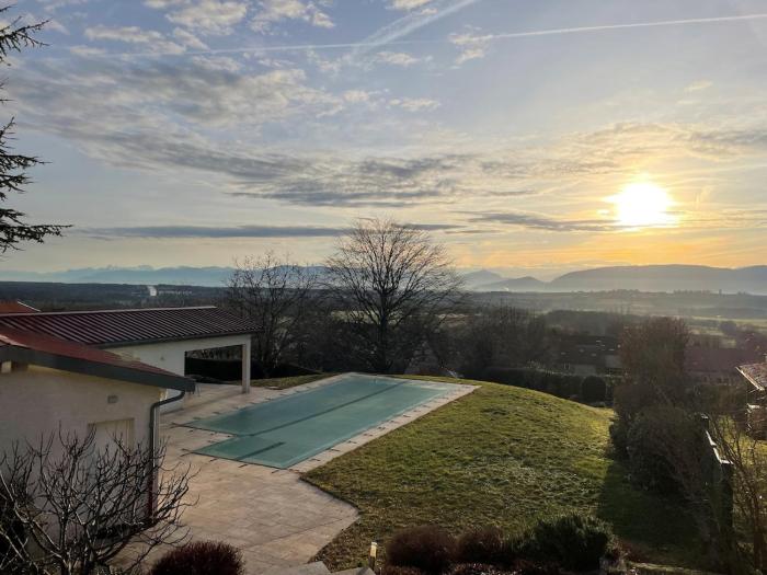 Maisonette with a view near CERN, Palexpo and Airport