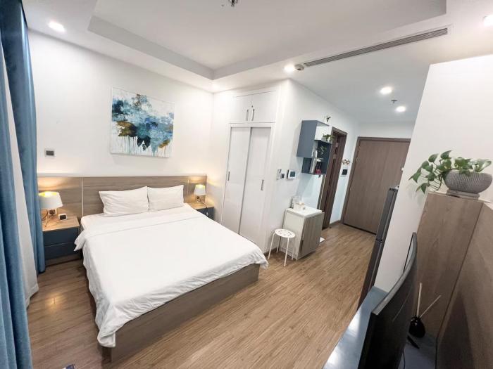 Stylish Skyline Apartment for Couples Near Keangnam Landmark72 Hanoi Vietnam