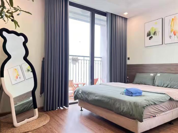 Luxury Residence Near National Convention Center at Green Bay Hanoi District