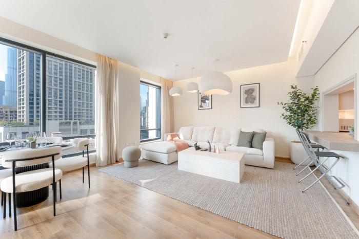 StayShort - Stylish 2BR Apartment in Downtown Sleeps 4