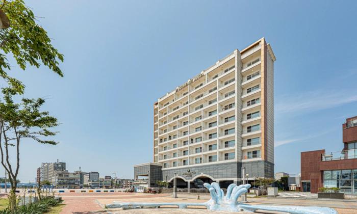 Mud Beach Hotel