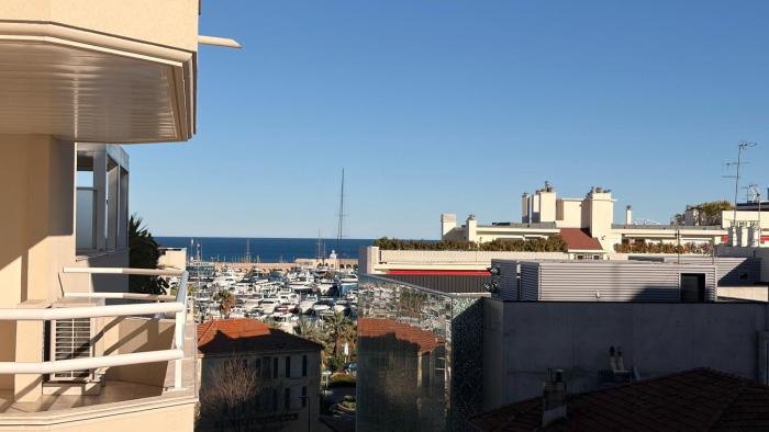 2 pièces gare Antibes proche port