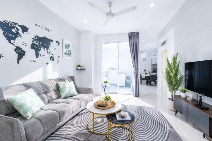 High Floor Partial Seaview 2BR Suite Near Gurney Mansion One 26