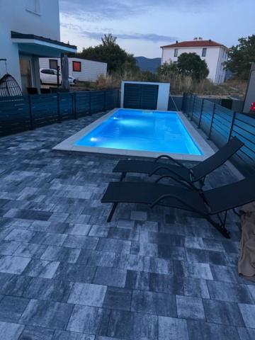 App Landora s bazenom