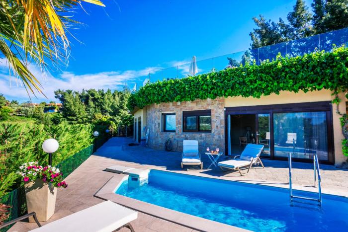 The Sani Jewels, Villa Nafsika with private pool