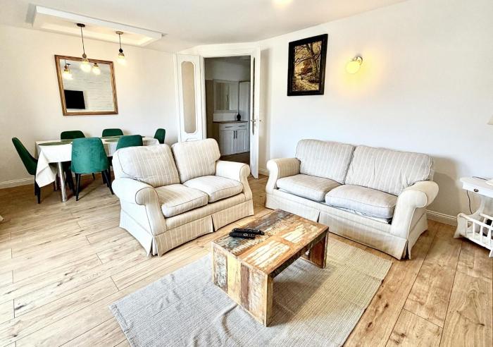 Flat - walking distance to the National Stadium