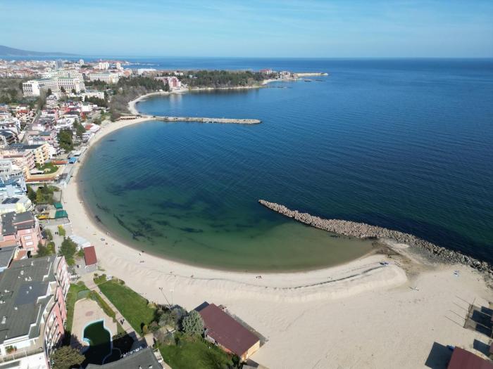 White Sands Beachfront Getaway - Sea View & Direct Beach Access