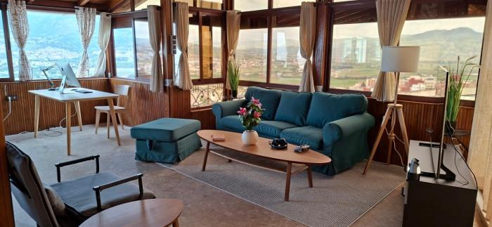 Mega Terrace Mountain Retreat with Telescope, Piano & PS5 Near Tetouan, Chefchaouen and Tangier