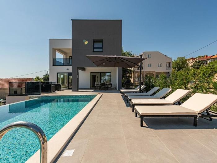 Seaview Villa A"More with heated pool