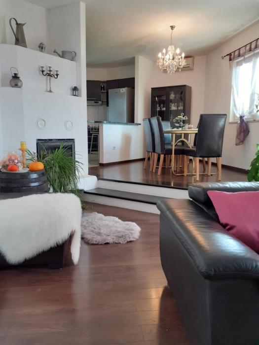 Apartment Flores with Garden & Sea View