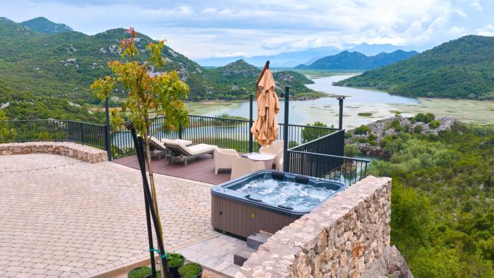 Skyline Skadar Lake