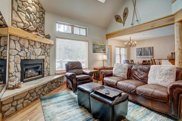 Starfire 1972 by SummitCove Lodging in Colorado