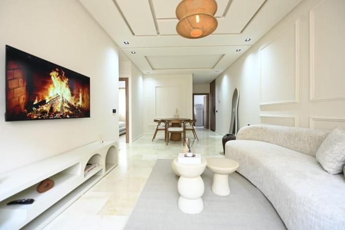 Luxury apartment with swimming pool & terrace