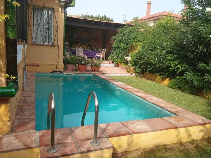 Chalet con encanto, con piscina y cerca de playa