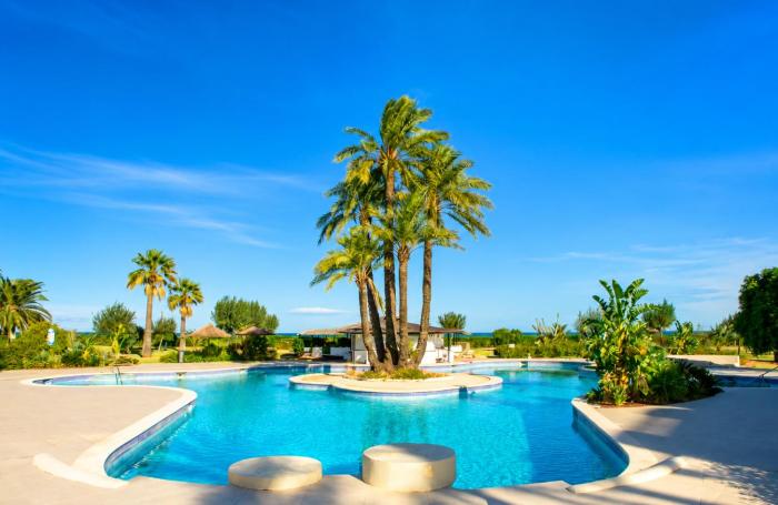 Apartamento Duna en Dénia, Urb Playa Grande, con vistas al jardín, piscina y acceso directo a la playa by Family Homes