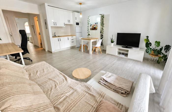Minimalist boho-chic apartment 10 minutes from the beach