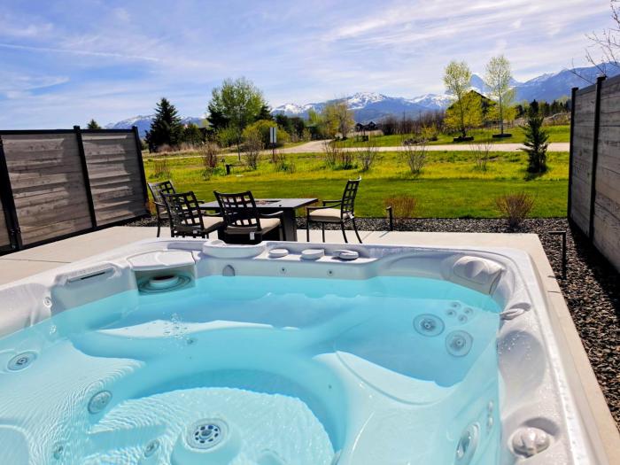 Upscale Teton Retreat with Views, Sauna & Hot Tub