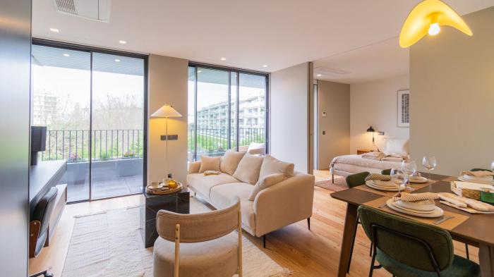 Premium Flat, Balcony, Metro, Porto Business School