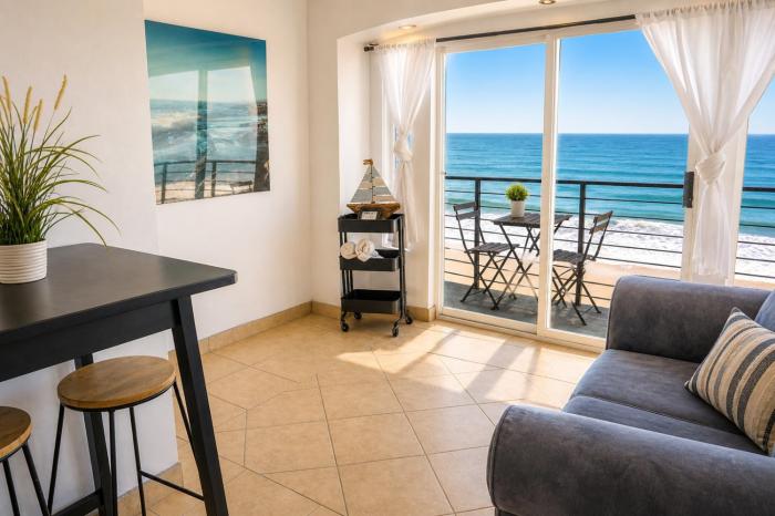Cozy waterfront unit