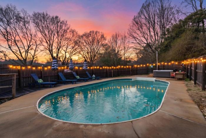 The GOAT - Pool Hot Tub Gym Sauna & Gameroom