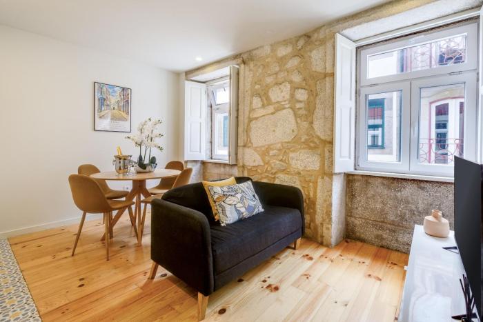Magnolia 4 Luxury with AC Metro Downtown Porto