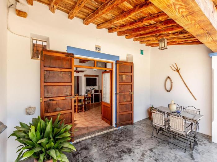 Can Pere - 3-Bedroom Villa for 7 Guests