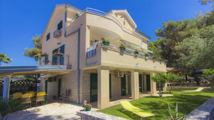 Apartments with parking space Brodarica, Sibenik - 25980