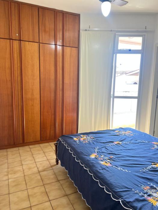 Apartamento com suíte, 5 minutos a pé da Praia do Morro