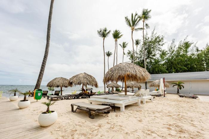 The Caribbean dream, direct to the sand and the sea