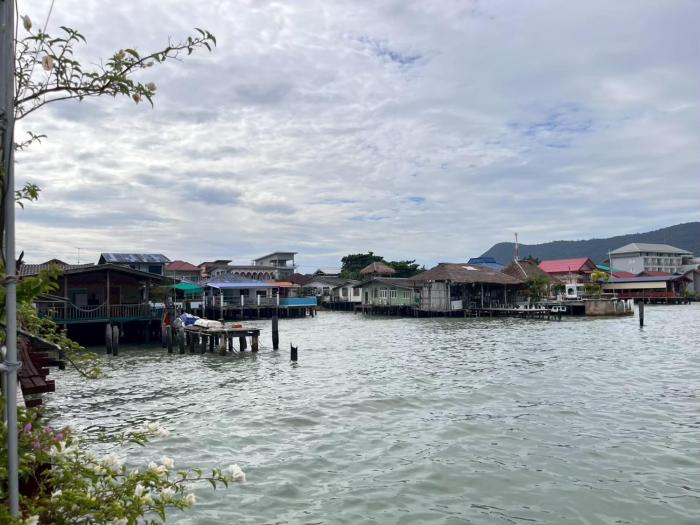 Minimal Cozy Seaside BangSaray เรือนทะเลบางเสร่