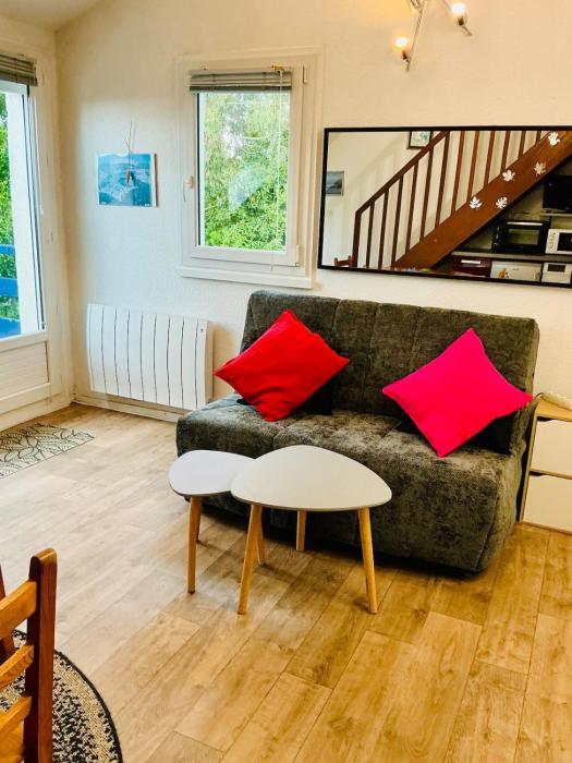 charmant appartement mezzanine avec terrasse et parking 2 min de la plage