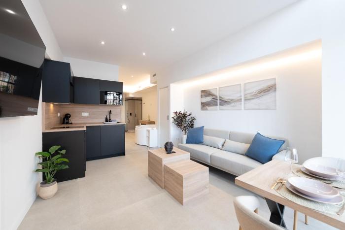 Málaga RIVERSIDE OASIS Apartment Jacuzzi - by N&N Luxe Properties