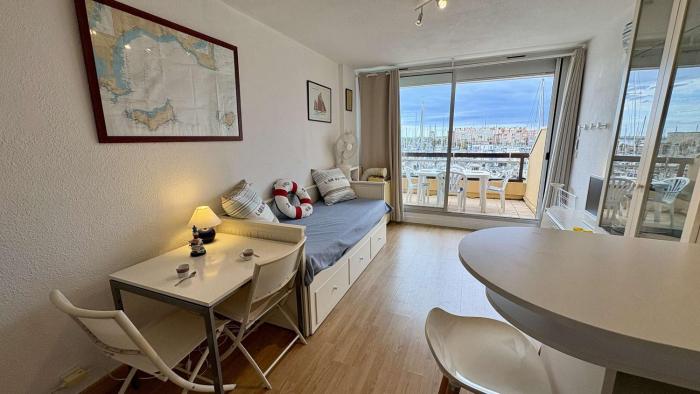 Appartement avec vue bateaux - piscine et tennis GN050-692