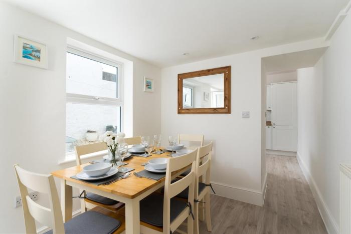 Modern 3 bedroom town house with sea views
