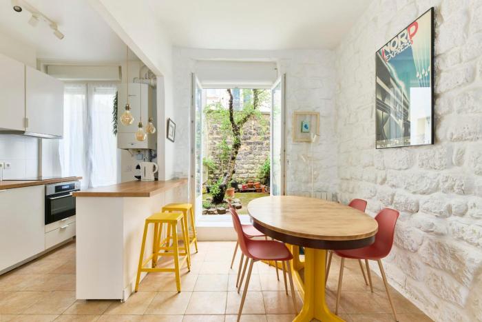 Abbesses 18th In the Heart of Montmartre by Mey Agency