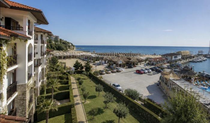 Beachfront Apartment with Garden at Venid Sandy Beach - Apartment Marina Dinevi View