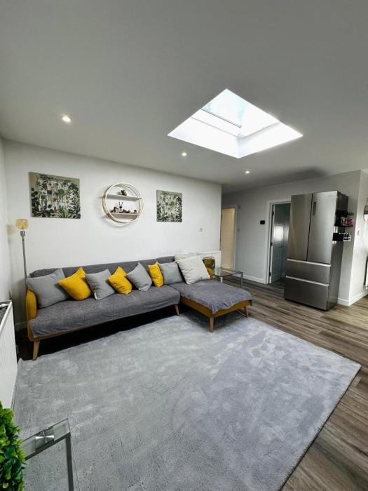 House Sleeps 6 Garden