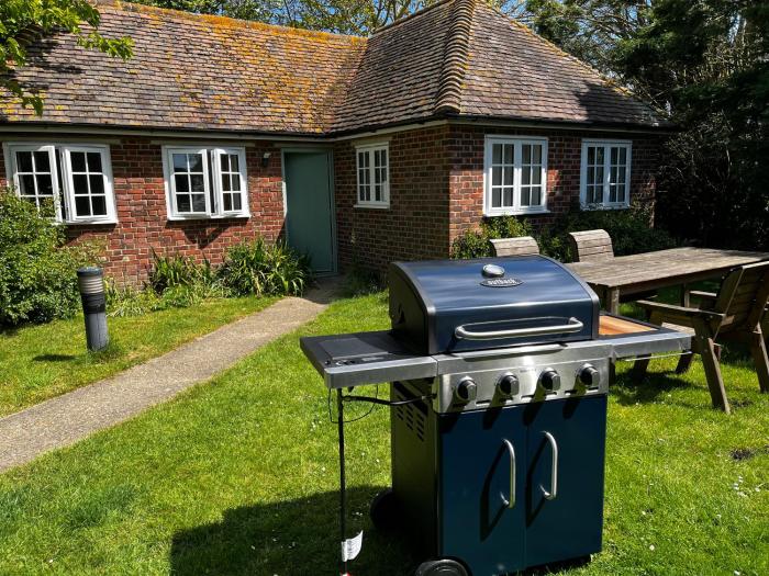 Green Cottage in grounds of Grade II* Frognal Farmhouse