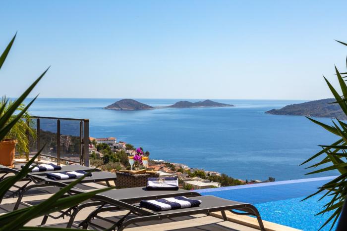 Villa Artemis - 4 Bedroom Villa with Panoramic Sea Views & Private Pool