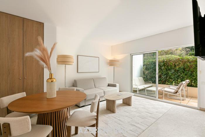 Azurenting - T2 Golden Gate - Piscine - Clim - Terrasse